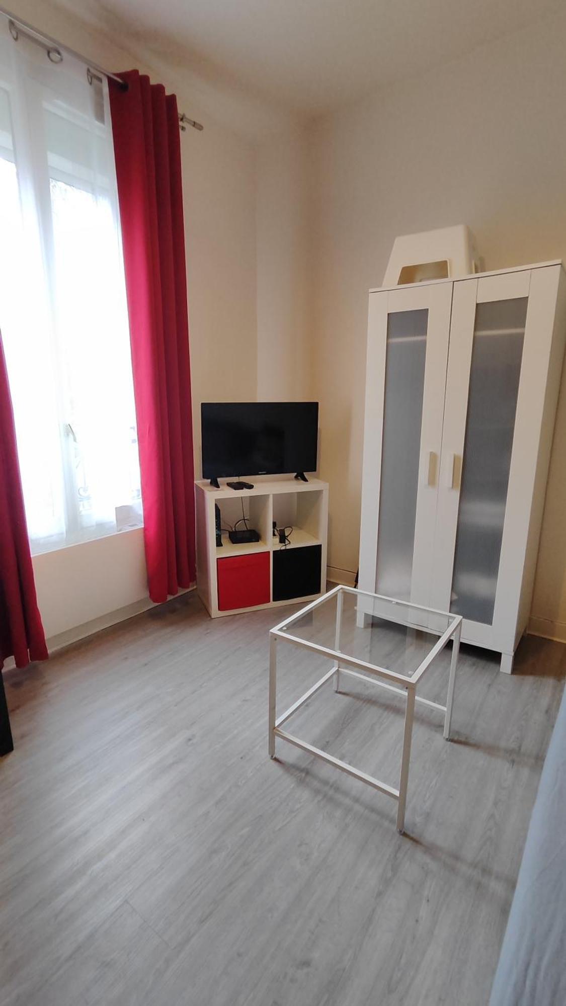Charming Parisian Studio! إيفري سور سين الغرفة الصورة